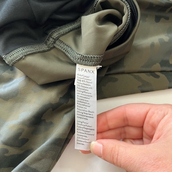 Spanx Camo Green Leggings Size Small *See dimensions - Picture 2 of 8